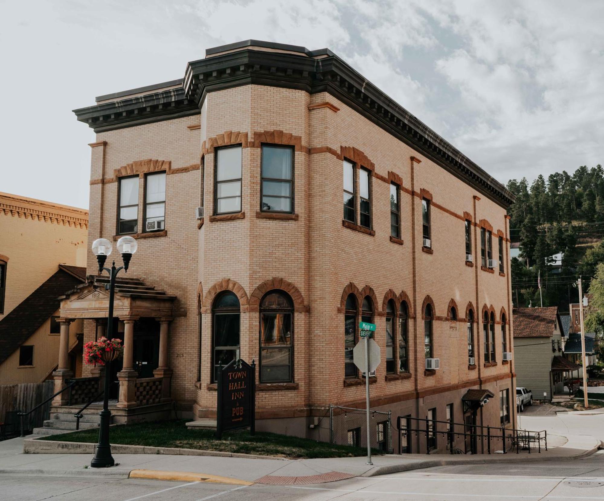 Town Hall Inn Lead Exterior photo
