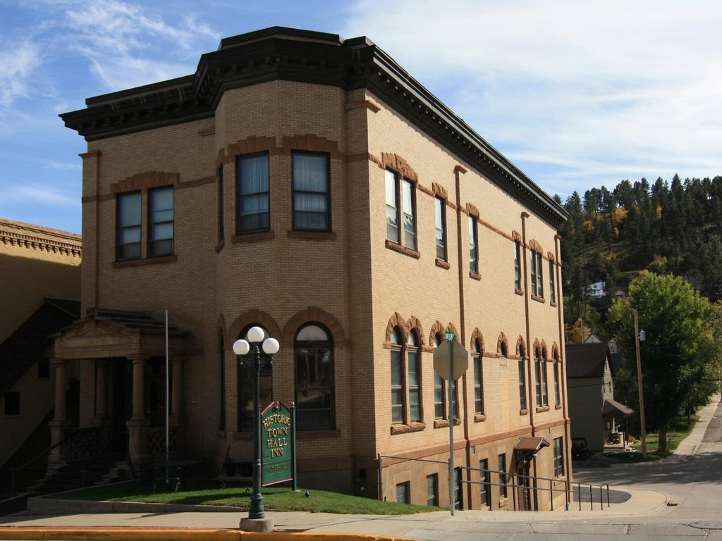 Town Hall Inn Lead Exterior photo